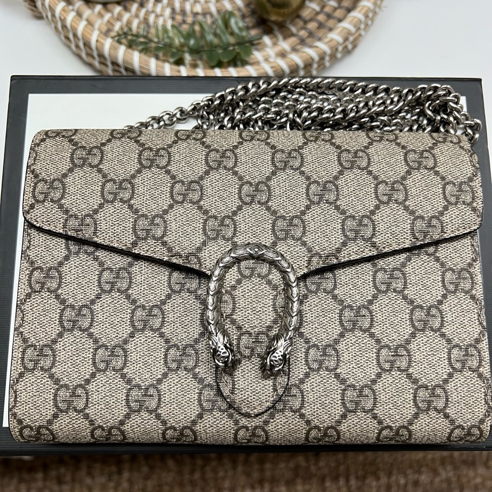 Gucci Dionysus GG Supreme chain wallet
